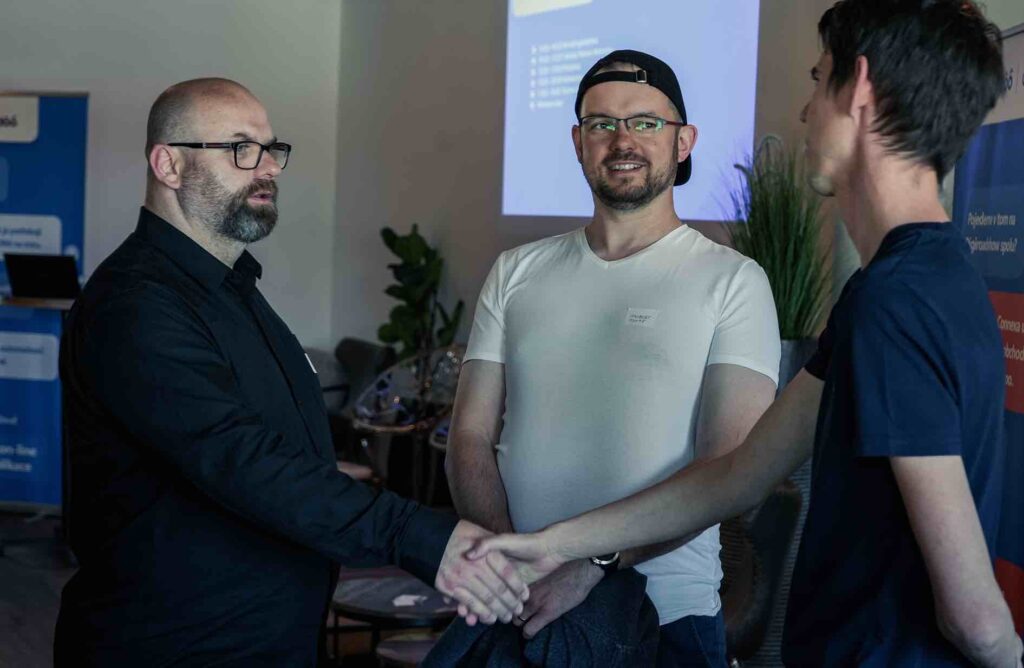 Méně klikání pro šťastnější lidi. Spojili jsme síly s Nekorporátem